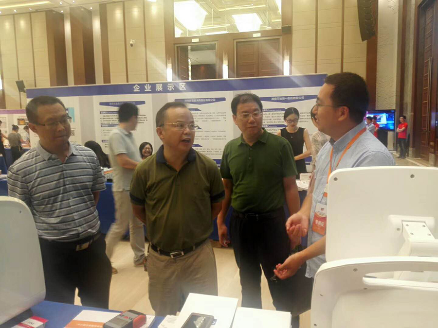 中小企業(yè)服務(wù)大會9.jpg 中小企業(yè)服務(wù)大會9.jpg